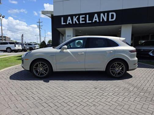 2023 Porsche Cayenne E-Hybrid S
