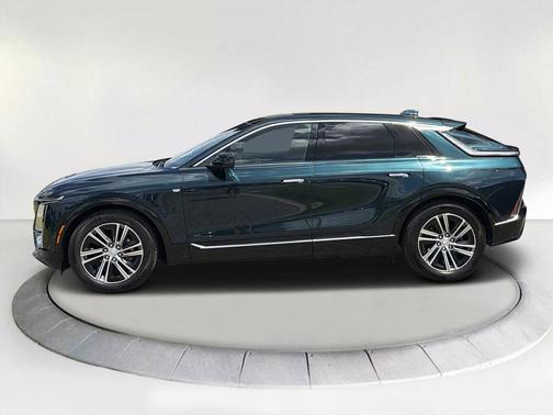 Emerald Lake Metallic 2026 Cadillac LYRIQ Premium Luxury