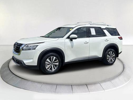 2024 Nissan Pathfinder SL 4WD
