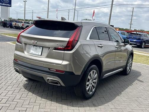 2022 Cadillac XT4 Premium Luxury