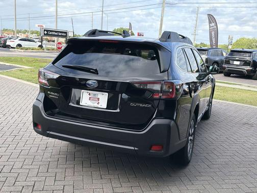 Crystal Black Silica 2025 Subaru Outback Premium