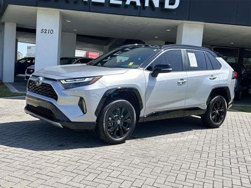 2023 Toyota RAV4 Hybrid SE