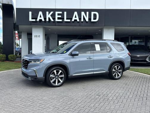2023 Honda Pilot Touring 8-Passenger