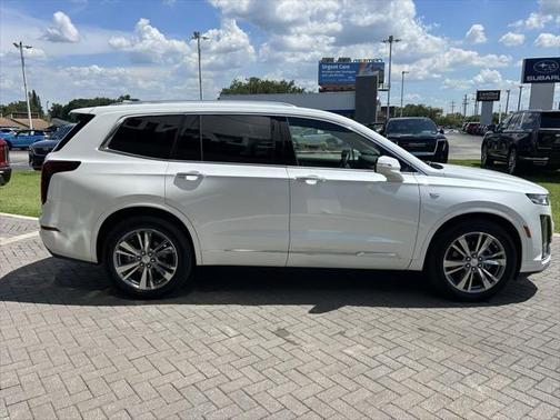 2025 Cadillac XT6 Premium Luxury FWD