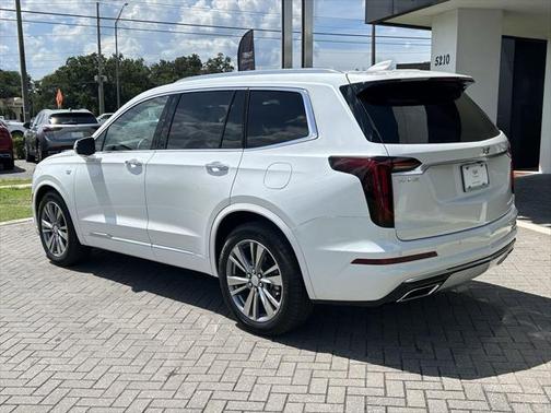 2025 Cadillac XT6 Premium Luxury FWD
