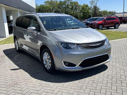 2018 Chrysler Pacifica Touring-L