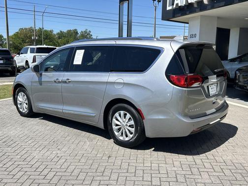 2018 Chrysler Pacifica Touring-L