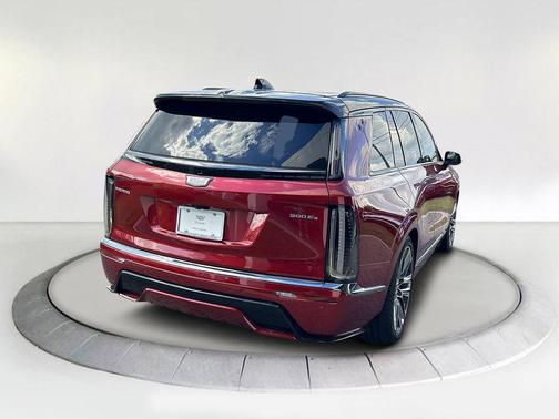 2026 Cadillac VISTIQ Platinum