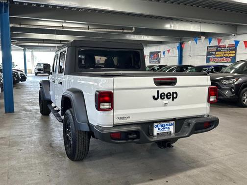 2022 Jeep Gladiator Sport