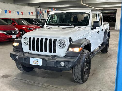 2022 Jeep Gladiator Sport