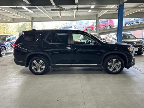 2023 Honda Pilot EX-L 8-Passenger