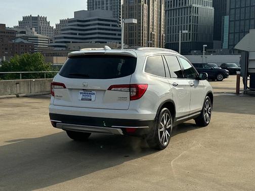 2022 Honda Pilot Touring 7-Passenger