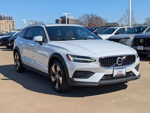 2020 Volvo V60 Cross Country T5