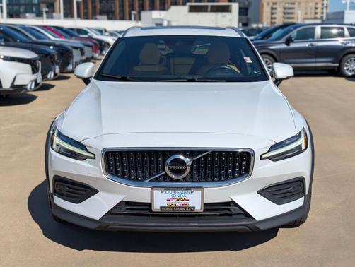2020 Volvo V60 Cross Country T5