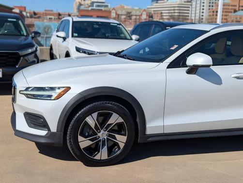 2020 Volvo V60 Cross Country T5