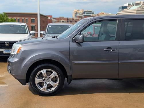 Modern Steel Metallic 2015 Honda Pilot SE