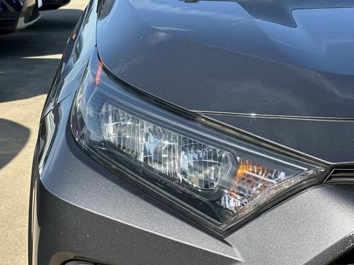 2020 Toyota RAV4 Hybrid LE