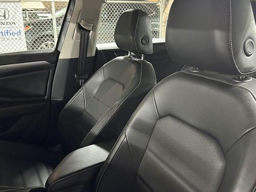 Platinum Gray Metallic 2024 Volkswagen Jetta 1.5T SE