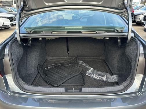 Platinum Gray Metallic 2024 Volkswagen Jetta 1.5T SE