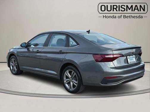 Platinum Gray Metallic 2024 Volkswagen Jetta 1.5T SE