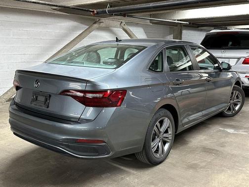 Platinum Gray Metallic 2024 Volkswagen Jetta 1.5T SE