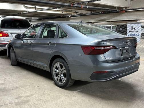 Platinum Gray Metallic 2024 Volkswagen Jetta 1.5T SE
