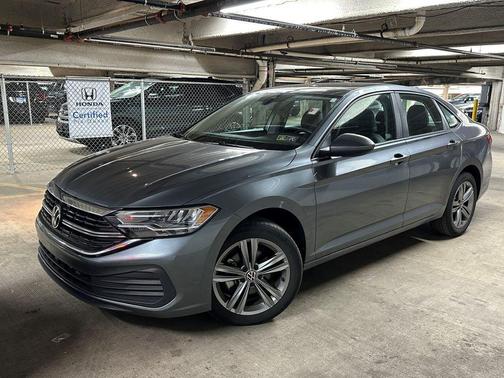 Platinum Gray Metallic 2024 Volkswagen Jetta 1.5T SE