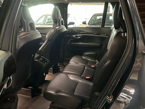 2018 Volvo XC90 T6 Momentum