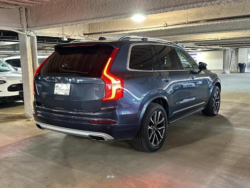 2018 Volvo XC90 T6 Momentum