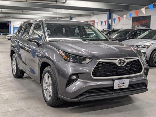 2023 Toyota Highlander LE