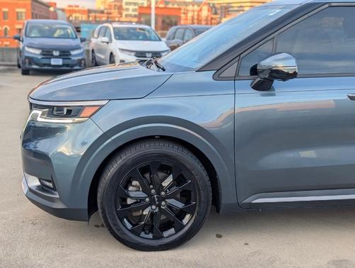 2024 Kia Carnival SX