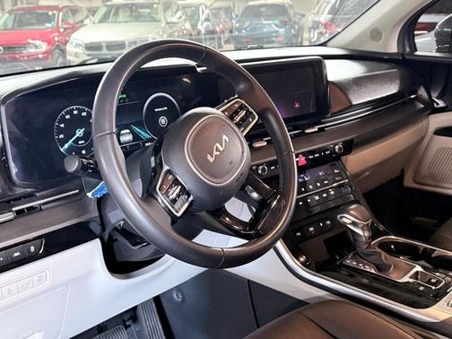 2024 Kia Carnival SX