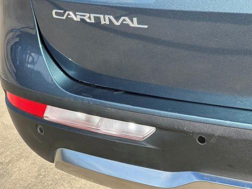 2024 Kia Carnival SX