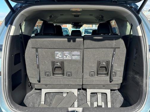 2024 Kia Carnival SX