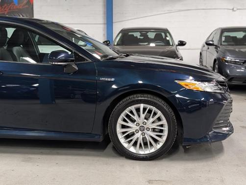 2019 Toyota Camry Hybrid XLE