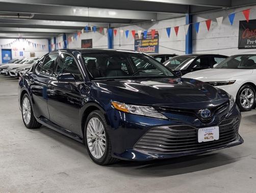 2019 Toyota Camry Hybrid XLE