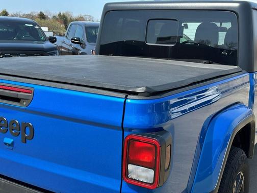 Hydro Blue Pearlcoat 2022 Jeep Gladiator Sport