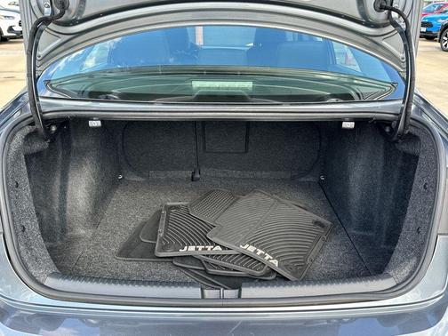 Platinum Gray Metallic 2015 Volkswagen Jetta 1.8T SE