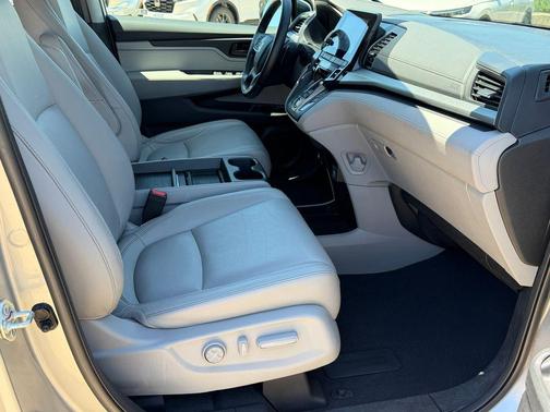 Silver 2022 Honda Odyssey EX-L