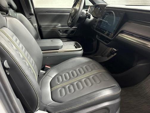 2024 Rivian R1S Adventure Quad Motor Large Pack