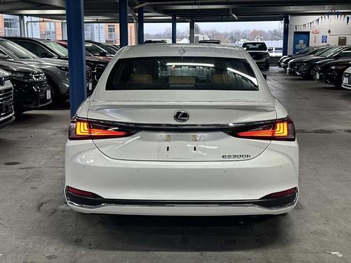 2023 Lexus ES 300h Luxury