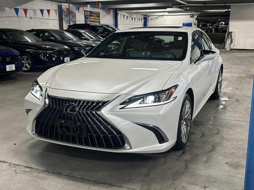 2023 Lexus ES 300h Luxury