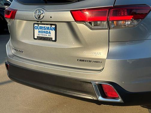 Celestial Silver Metallic 2019 Toyota Highlander Limited