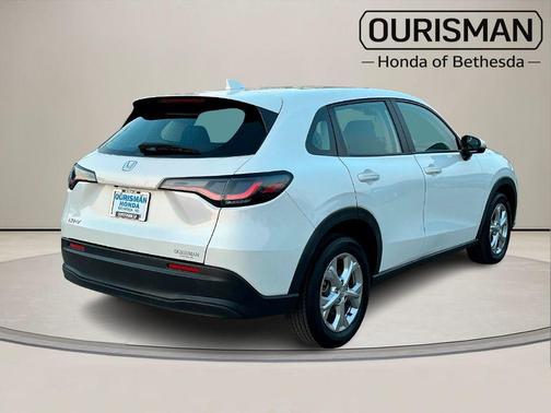 Platinum White 2023 Honda HR-V LX