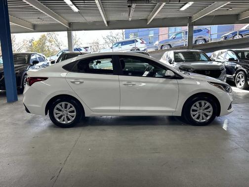 2022 Hyundai Accent SE