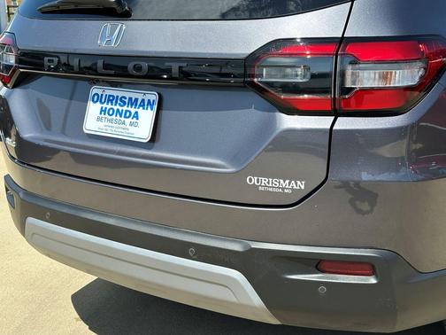 Gray 2025 Honda Pilot Sport