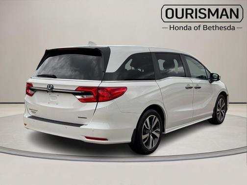 White 2024 Honda Odyssey Touring