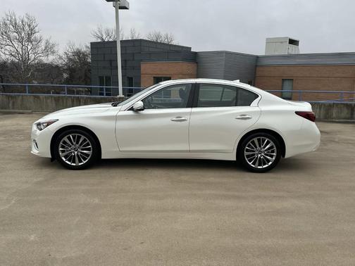 2023 INFINITI Q50 LUXE