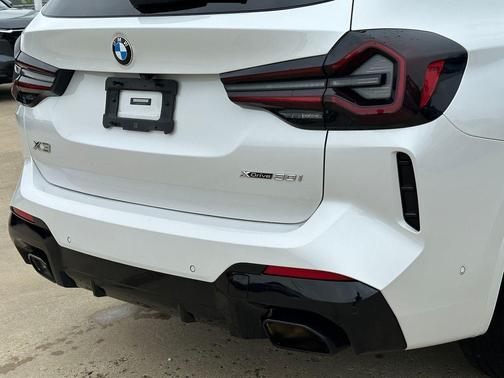 White Metallic 2023 BMW X3 xDrive30i