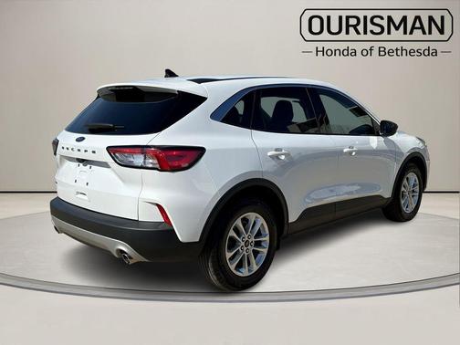 Oxford White 2022 Ford Escape SE